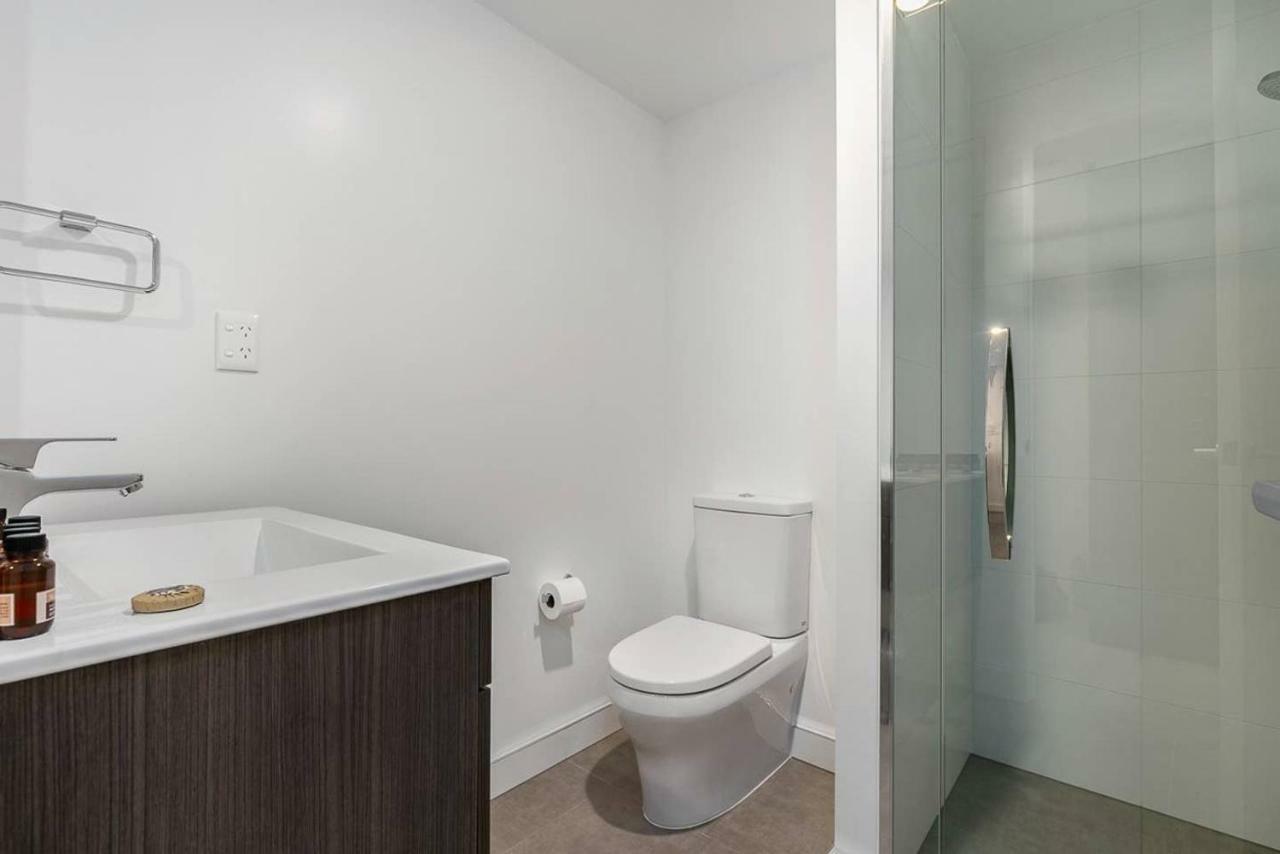 Beautifully Modern Brand New Central Apartment Окленд Экстерьер фото